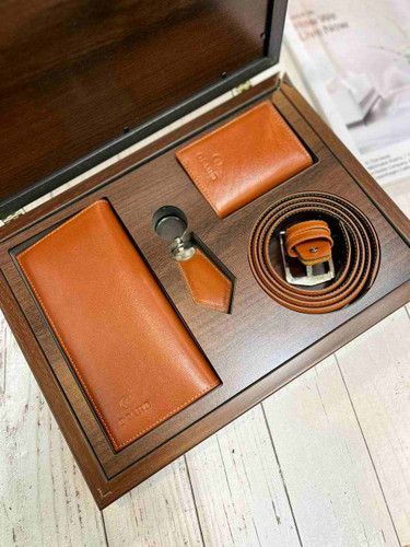 خرید ست کیف پول مردانه چرم گاوی 4 تیکه جعبه چوبی لاکچری برند اوکارو