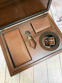 خرید ست کیف پول مردانه چرم گاوی 4 تیکه جعبه چوبی لاکچری برند اوکارو