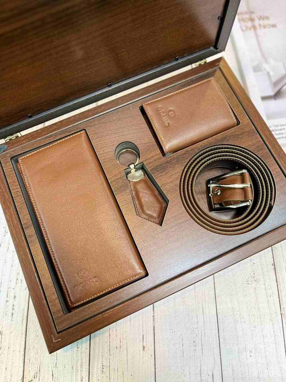 خرید ست کیف پول مردانه چرم گاوی 4 تیکه جعبه چوبی لاکچری برند اوکارو