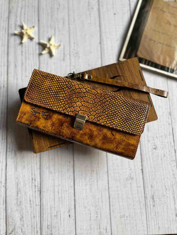 خرید کیف پول دستی چرم گاوی دسترنگ طرح دار