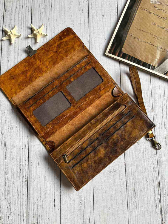 خرید کیف پول دستی چرم گاوی دسترنگ طرح دار