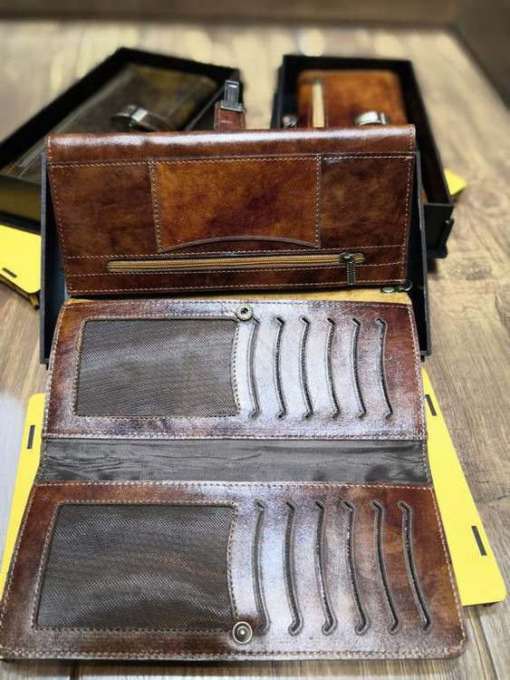 خرید کیف پول زنانه دستی چرم گاوی دسترنگ برند فندی