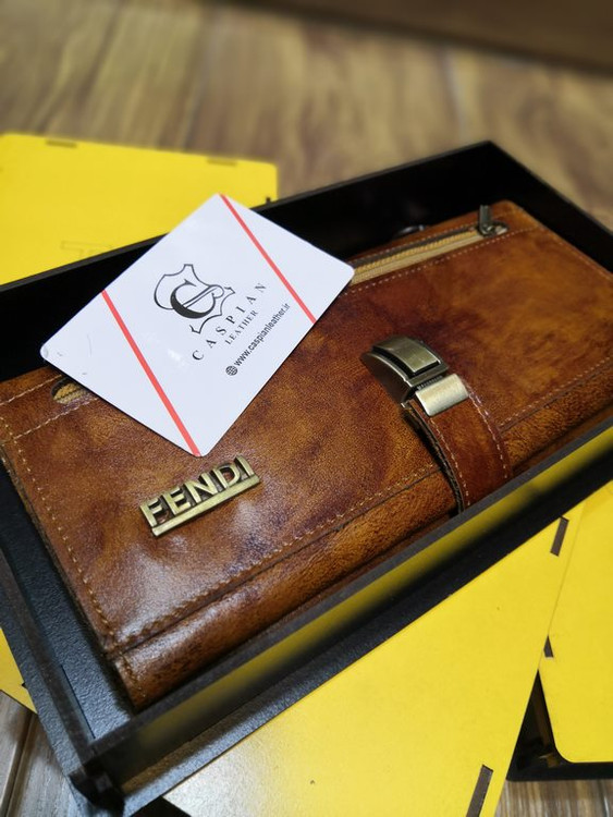 خرید کیف پول زنانه دستی چرم گاوی دسترنگ برند فندی