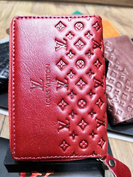 خرید جاکارتی چرم گاوی طبیعی دور زیپ طرح دار ال وی