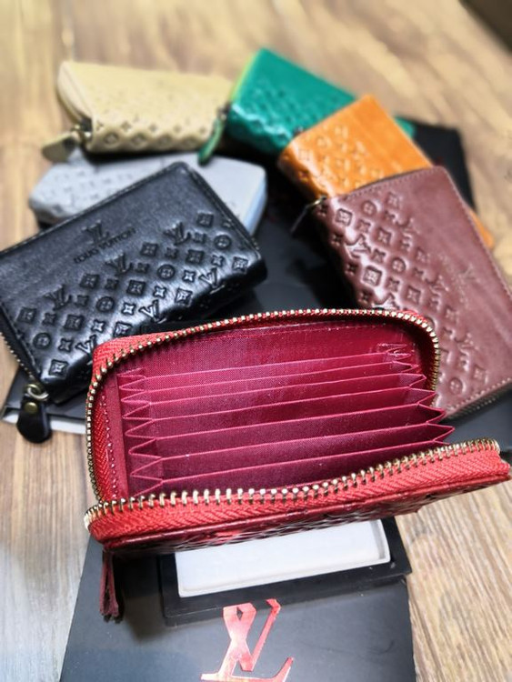 خرید جاکارتی چرم گاوی طبیعی دور زیپ طرح دار ال وی