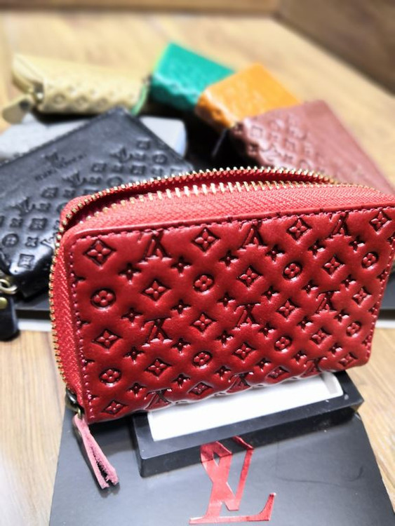 خرید جاکارتی چرم گاوی طبیعی دور زیپ طرح دار ال وی