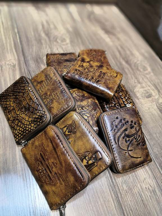 خرید جاکارتی چرم گاوی طبیعی دور زیپ دسترنگ طرح دار