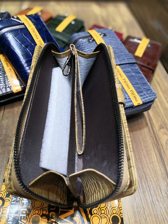 خرید کیف پول زنانه چرم گاوی طبیعی اصل کرو رنگی پارماخرید کیف پول زنانه چرم گاوی طبیعی اصل کرو رنگی پارما