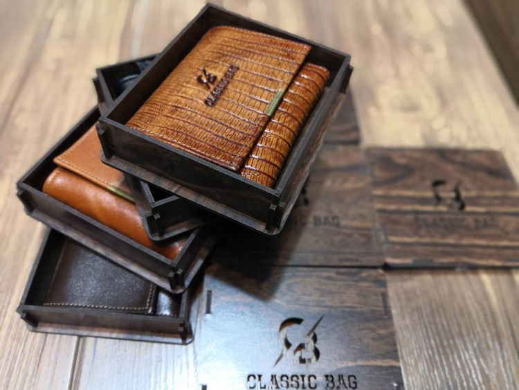 خرید کیف پول چرم مردانه سه لت گاوی دکمه دار