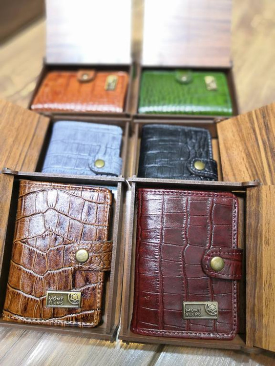 خرید جاکارتی دکمه دار چرم گاوی طبیعی کرو رنگی با جعبه چوبی