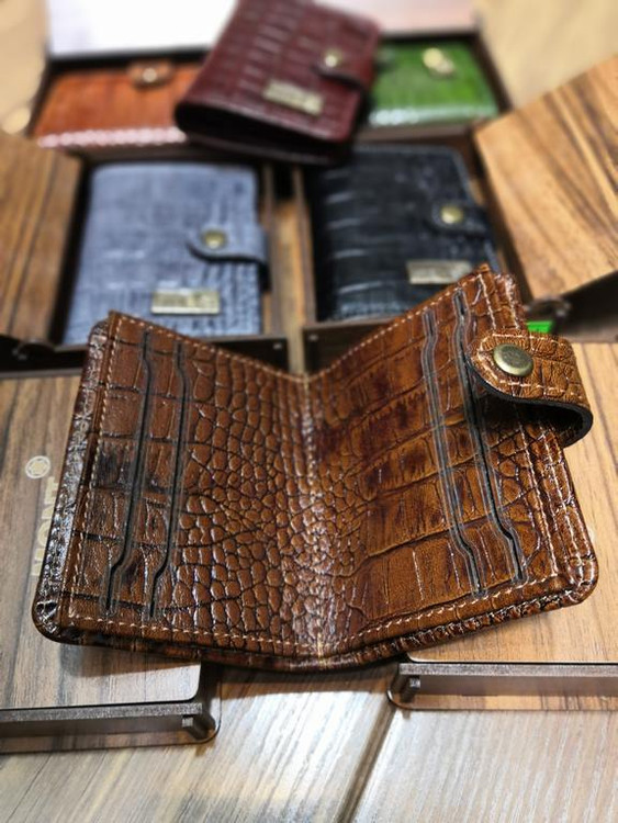 خرید جاکارتی دکمه دار چرم گاوی طبیعی کرو رنگی با جعبه چوبی