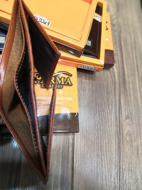خرید کیف پول جیبی کتابی چرم گاوی طبیعی مارک فلزی پارما