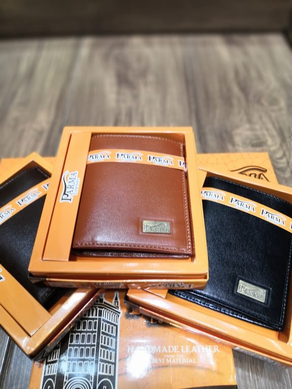 خرید کیف پول جیبی کتابی چرم گاوی طبیعی مارک فلزی پارما