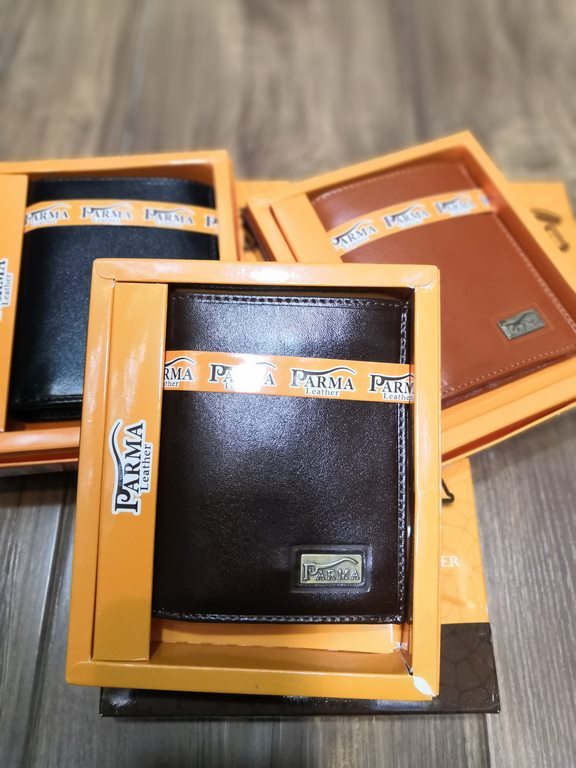 خرید کیف پول جیبی کتابی چرم گاوی طبیعی مارک فلزی پارما