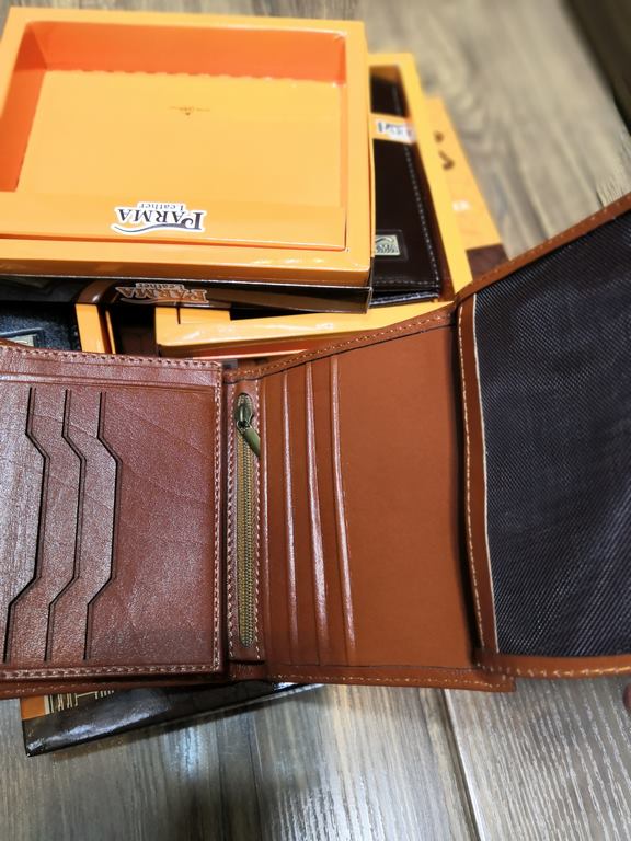 خرید کیف پول جیبی کتابی چرم گاوی طبیعی مارک فلزی پارما