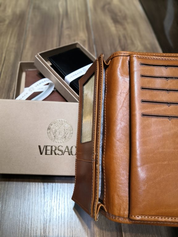 خرید کیف پول چرم گاوی طبیعی کتی مردانه مارک فلزی اعلا ورساچه