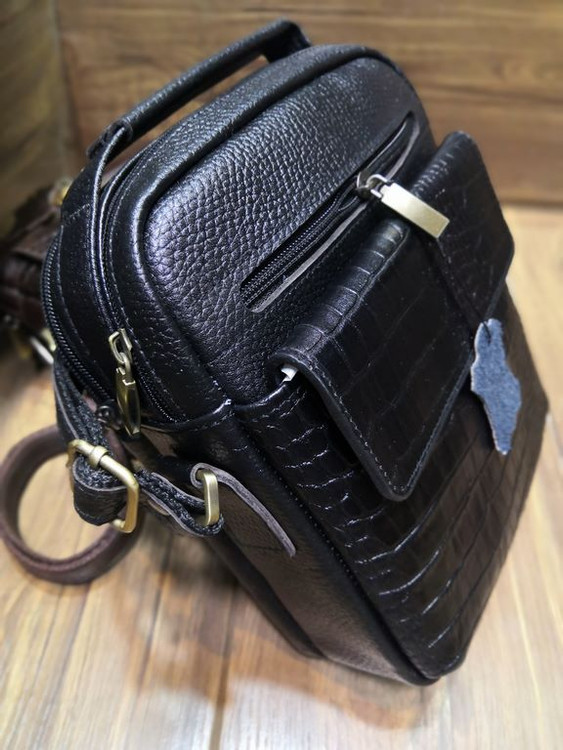 خرید دوشی چرم گاوی اعلا 4 زیپ جادار با بند دستی و دوشی