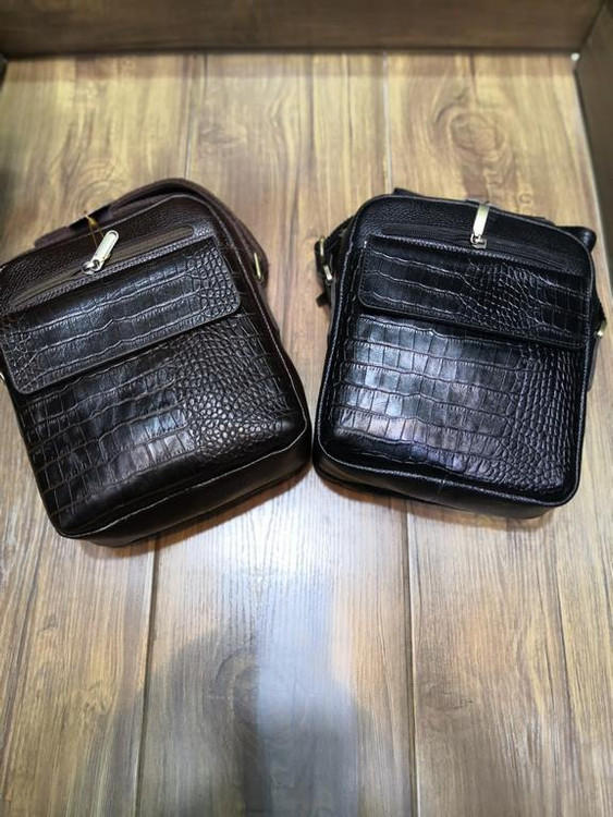 خرید دوشی چرم گاوی اعلا 4 زیپ جادار با بند دستی و دوشی