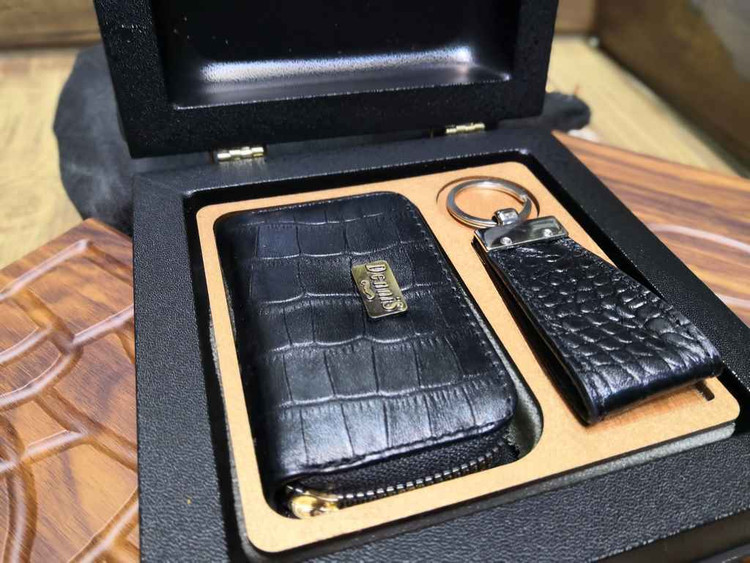 خرید ست هدیه جاکلیدی چرم و فندک ساعتی چراغ دار