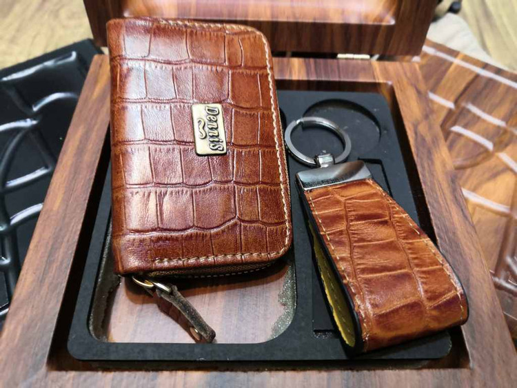 خرید ست هدیه جاکلیدی چرم و فندک ساعتی چراغ دار