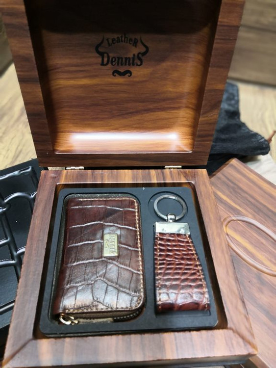 خرید ست هدیه جاکلیدی چرم و فندک ساعتی چراغ دار