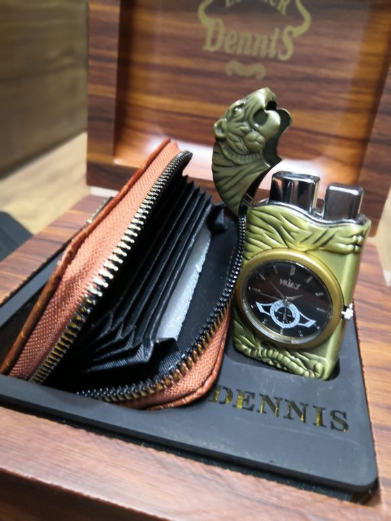 خرید ست هدیه جاکارتی چرم گاوی و فندک ساعتی چراغ دار گازی دنیس