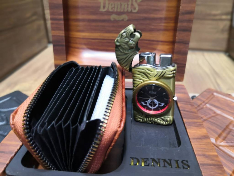 خرید ست هدیه جاکارتی چرم گاوی و فندک ساعتی چراغ دار گازی دنیس