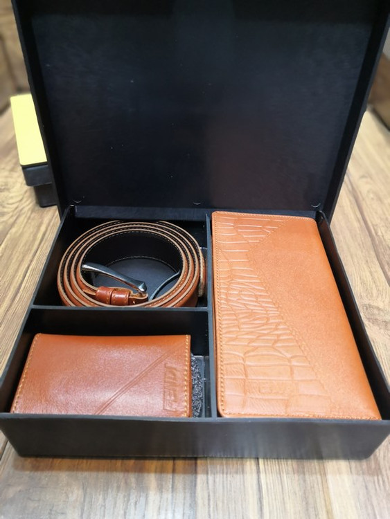 خرید ست کیف پول چرم گاوی طبیعی اصل 3تیکه جاکارتی برند فندی