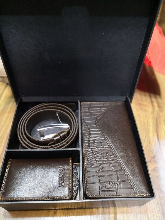 خرید ست کیف پول چرم گاوی طبیعی اصل 3تیکه جاکارتی برند فندی