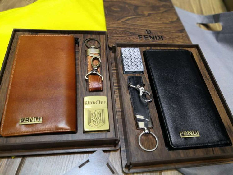 خرید ست هدیه چرم گاوی طبیعی فندکی برند فندی