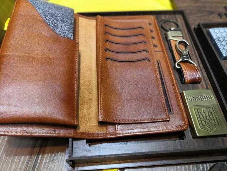 خرید ست هدیه چرم گاوی طبیعی فندکی برند فندی