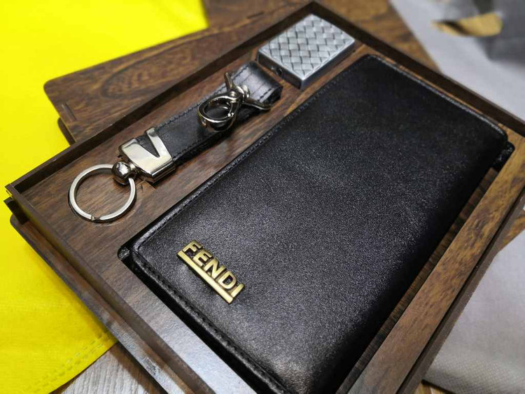 خرید ست هدیه چرم گاوی طبیعی فندکی برند فندی