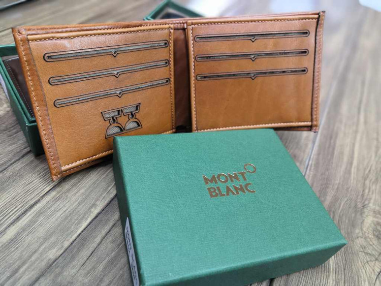 خرید کیف پول جیبی چرم گاوی طبیعی طرح دار برند مونت