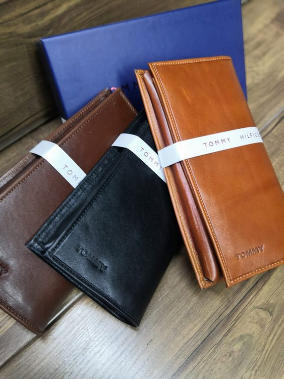 خرید کیف پول پالتویی چرم گاوی طبیعی برند تامی